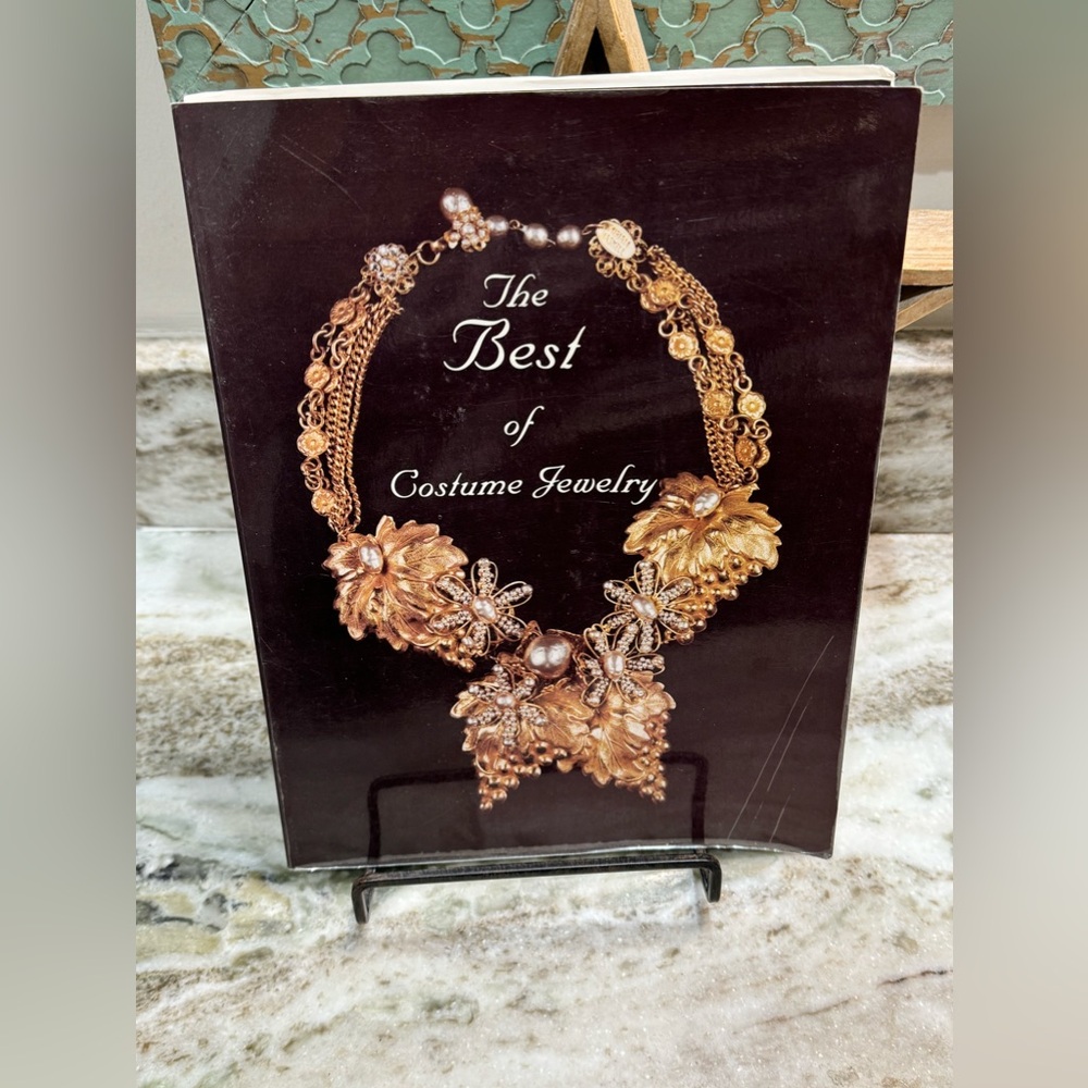 Best of Costume Jewelry by Nancy Schiffer Book